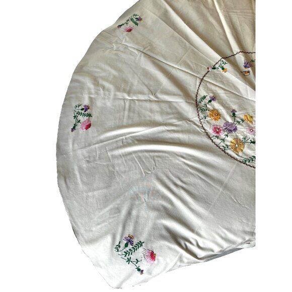 Hand Embroidered Round Tablecloth Floral 58.5” D. Pale Pink/Beige Taupe Hem VTG - Picture 11 of 12